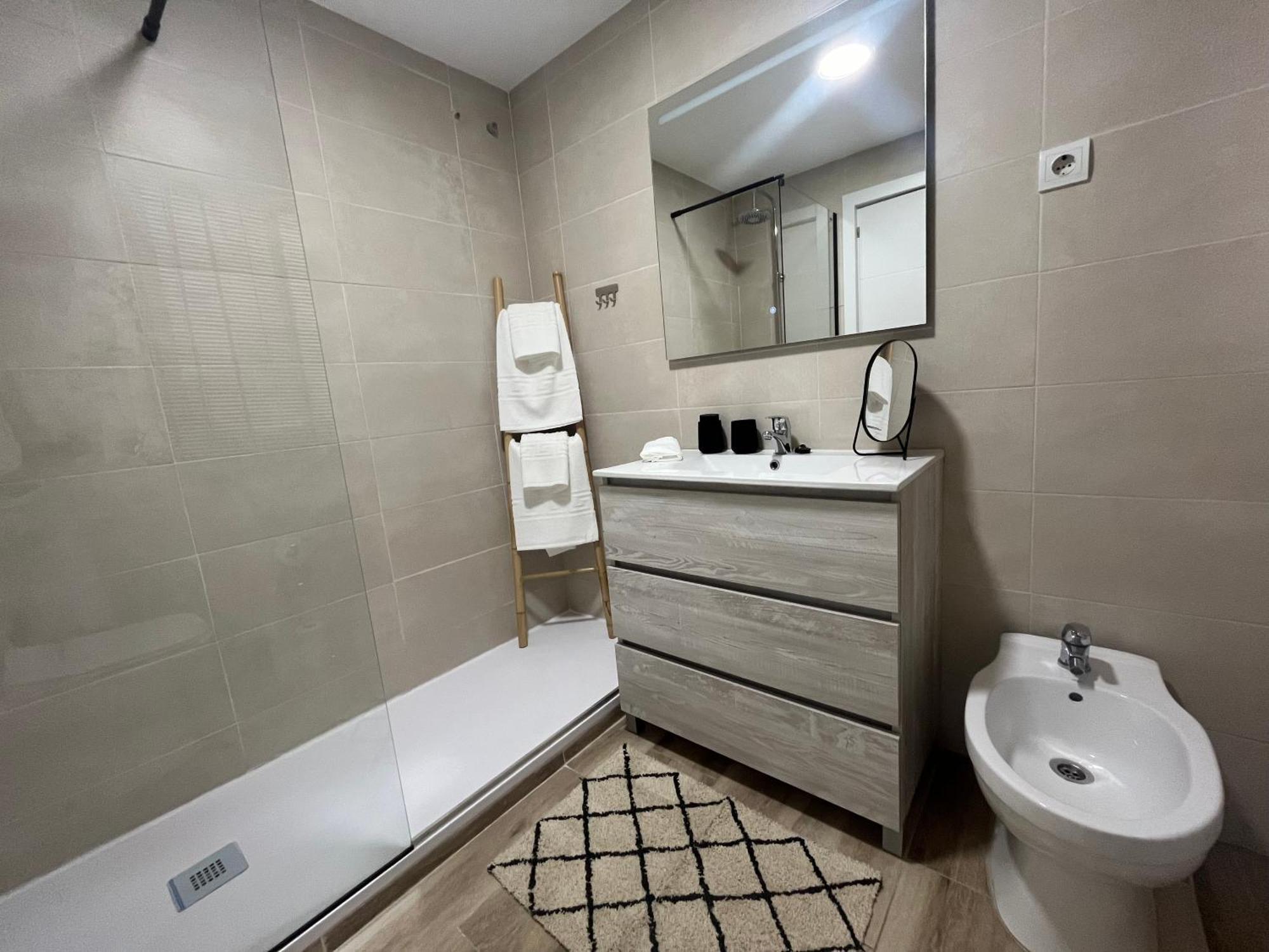 Love Rent4 Malaga Huelin Buitenkant foto